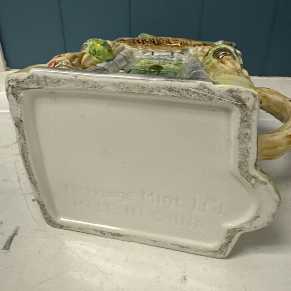 VINTAGE HERITAGE MINT LTD. CERAMIC PITCHER‎ MEDIEVAL STYLE BUILDING - Picture 9 of 9